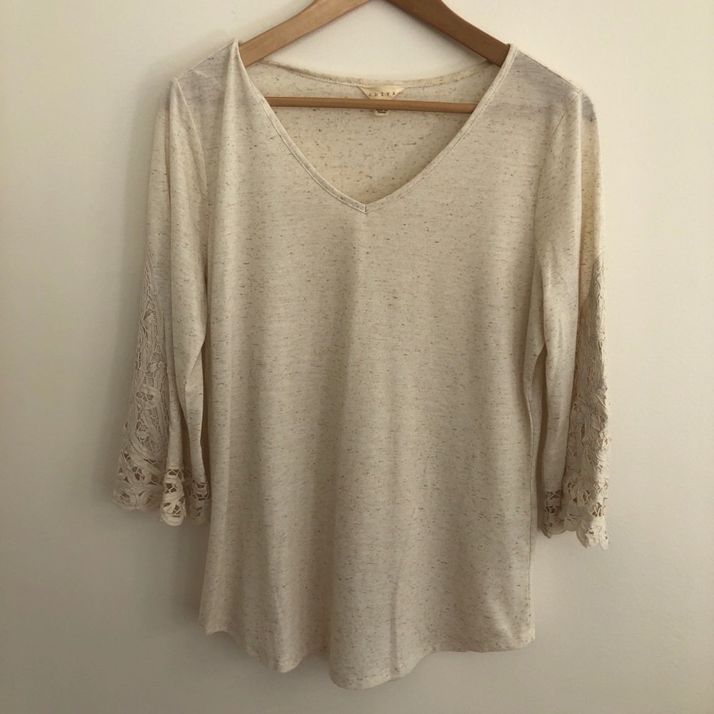 Lace-sleeved top | Adiva